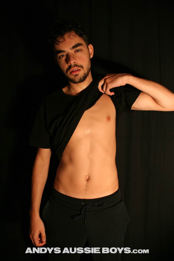 Brunette Aussie Boy James Jerks Off
