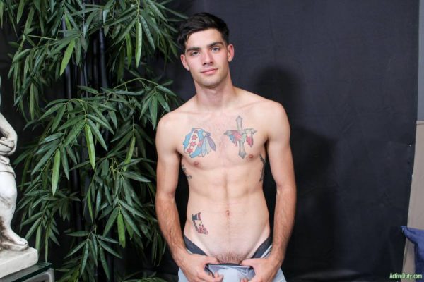 Leo Walker Jerks Off For Active Duty