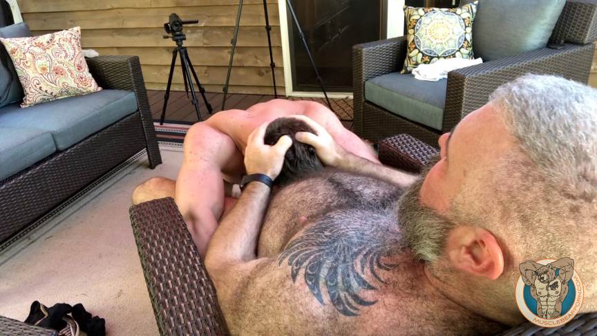 Muscle Bear Porn: Bear Bait with Mac Savage 1