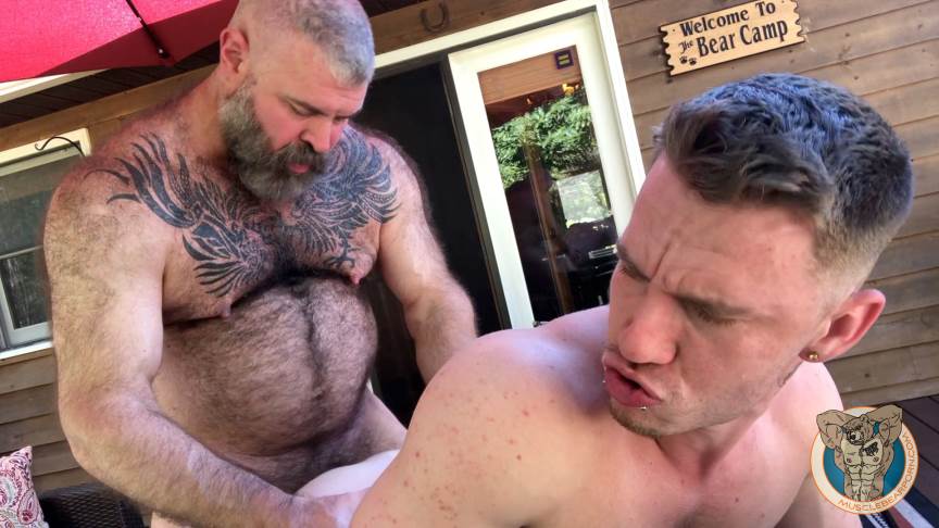 Muscle Bear Porn: Bear Bait with Mac Savage 2