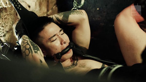 Yoshi Kawasaki and Axel Abysse - Fisting at Krash Club Paris 2