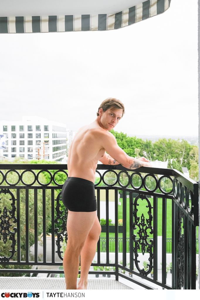 Tayte Hanson Barebacks Avery Jones - CockyBoys