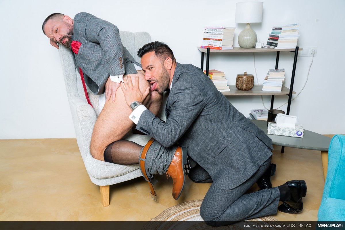 Just Relax: Dan Tyser & Gustavo Cruz - Men At Play 5