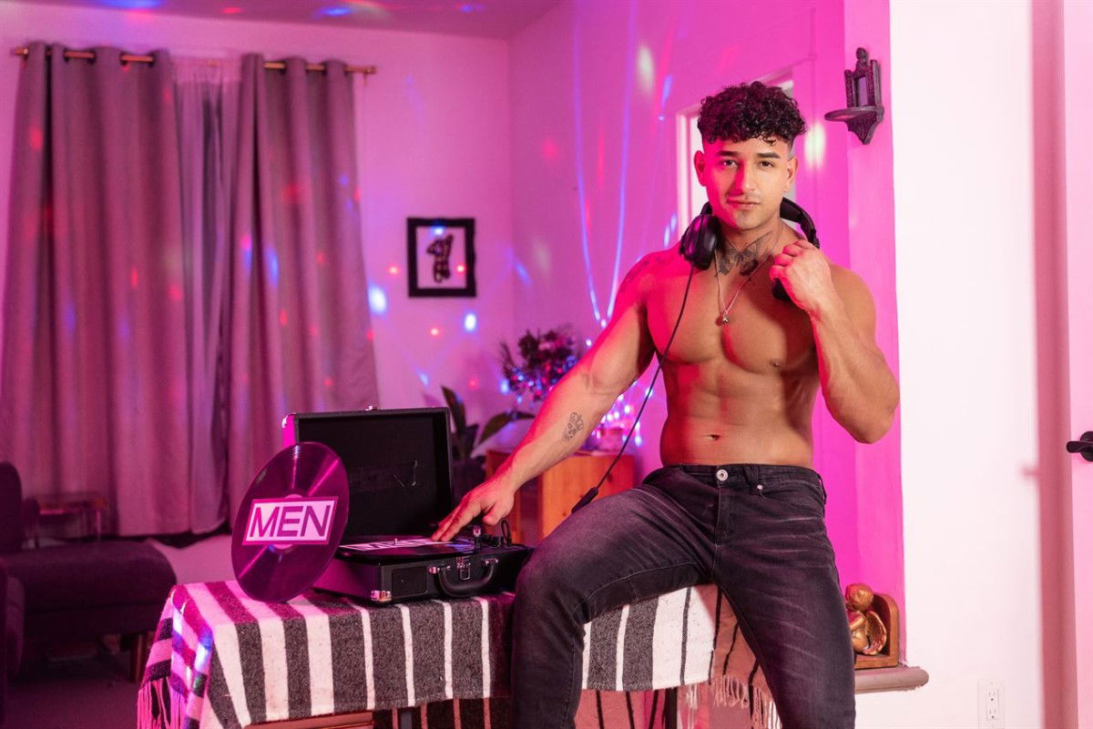 Blowing The DJ: Kenzo Alvarez & Troye Dean