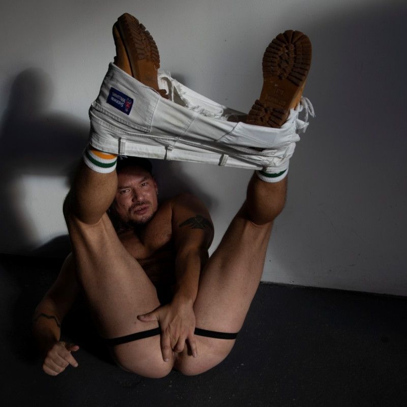 Bobby Ryker Pleases Himself At Frock The World 6