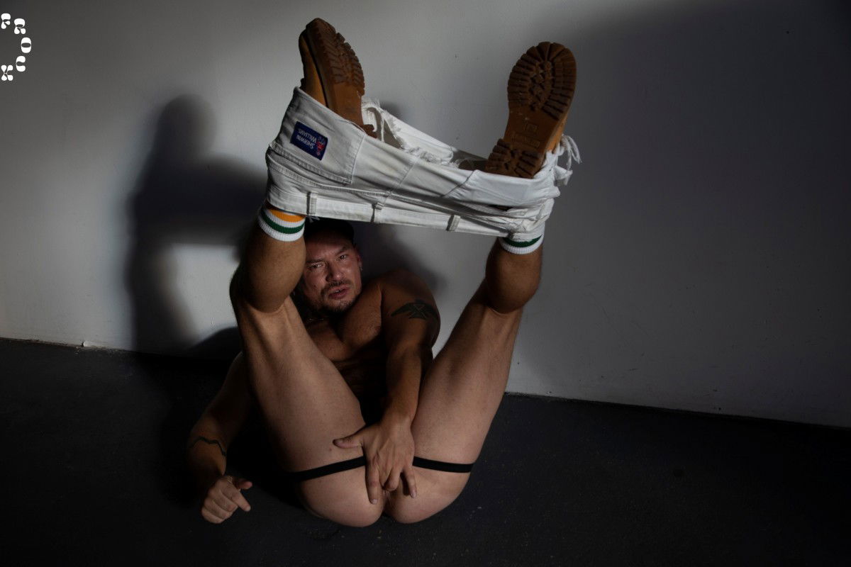 Bobby Ryker Pleases Himself At Frock The World 6