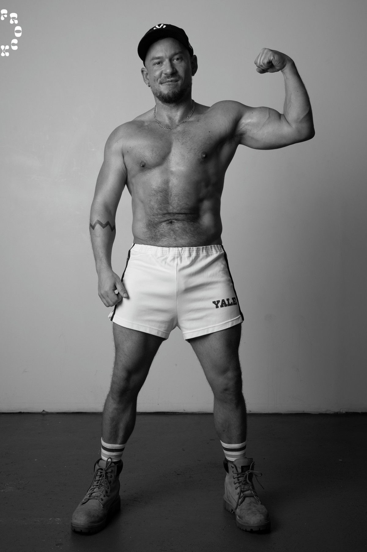 Bobby Ryker Pleases Himself At Frock The World 7