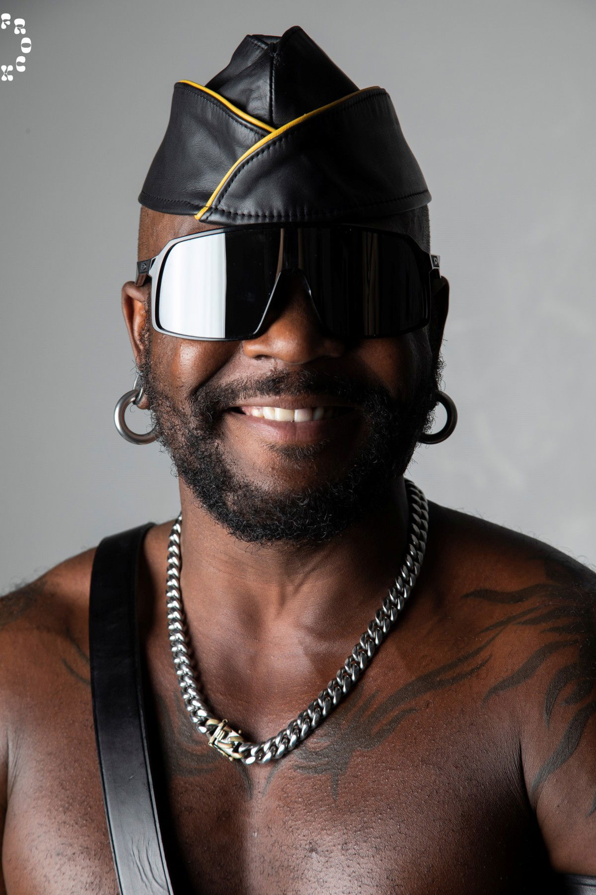 Leather Master Sir Malice Dominates His Sub 1