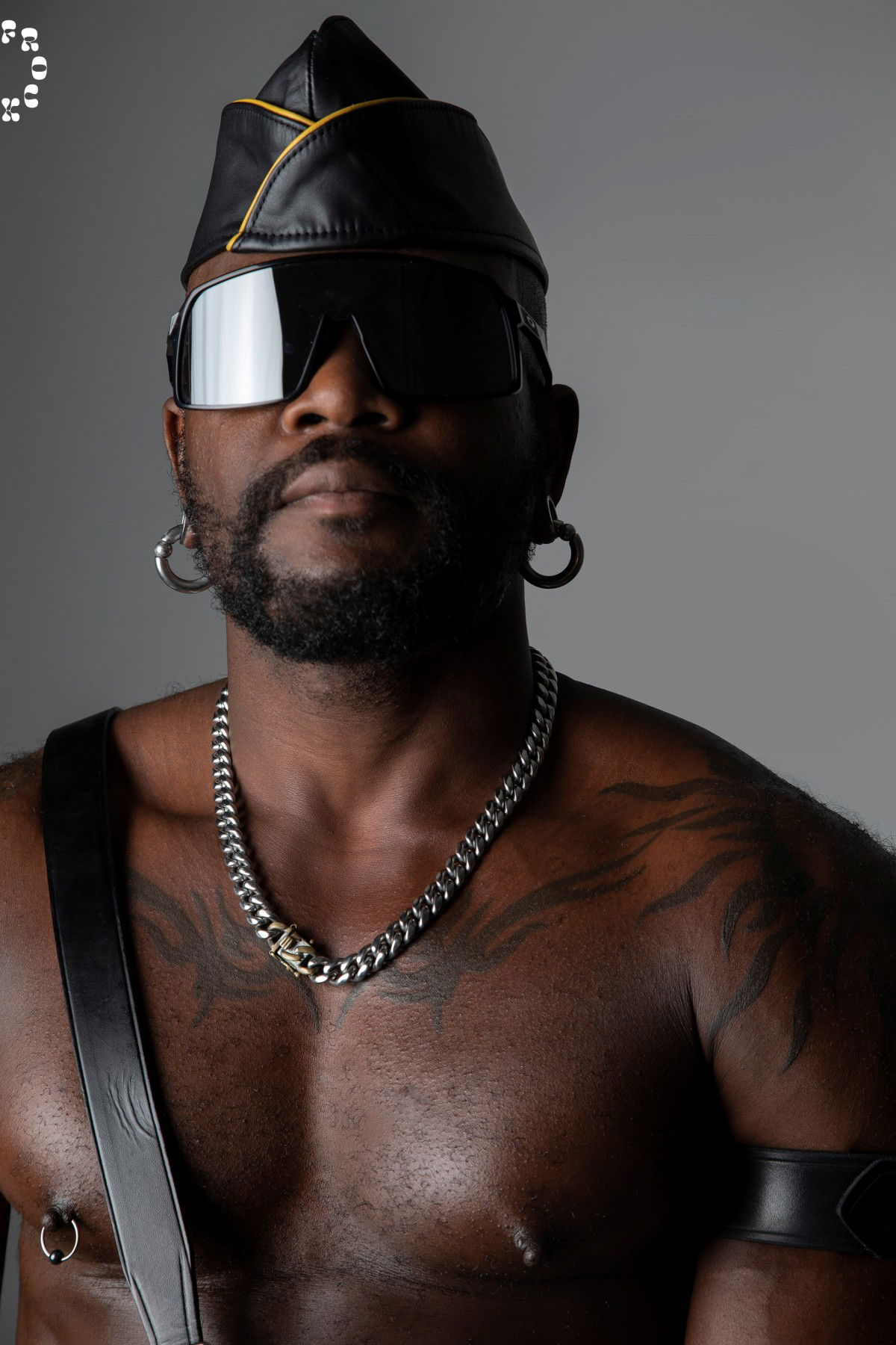 Leather Master Sir Malice Dominates His Sub 6