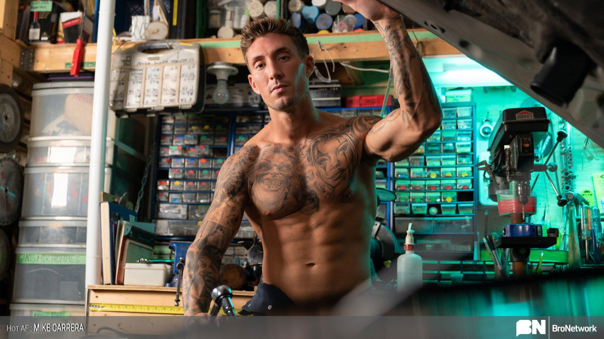 Mike Carrera Jerks Off Fro Masqulin's Hot AF 2