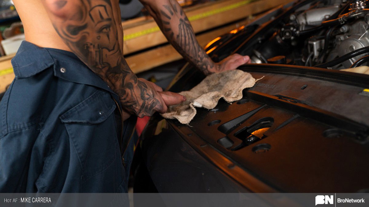 Mike Carrera Jerks Off Fro Masqulin's Hot AF 8