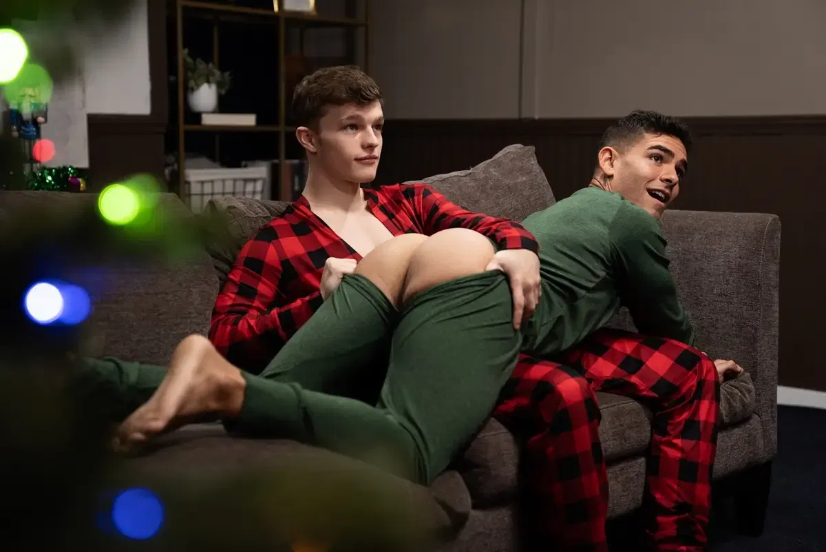 Banging The Jolly Humper: Noah & Jake Preston