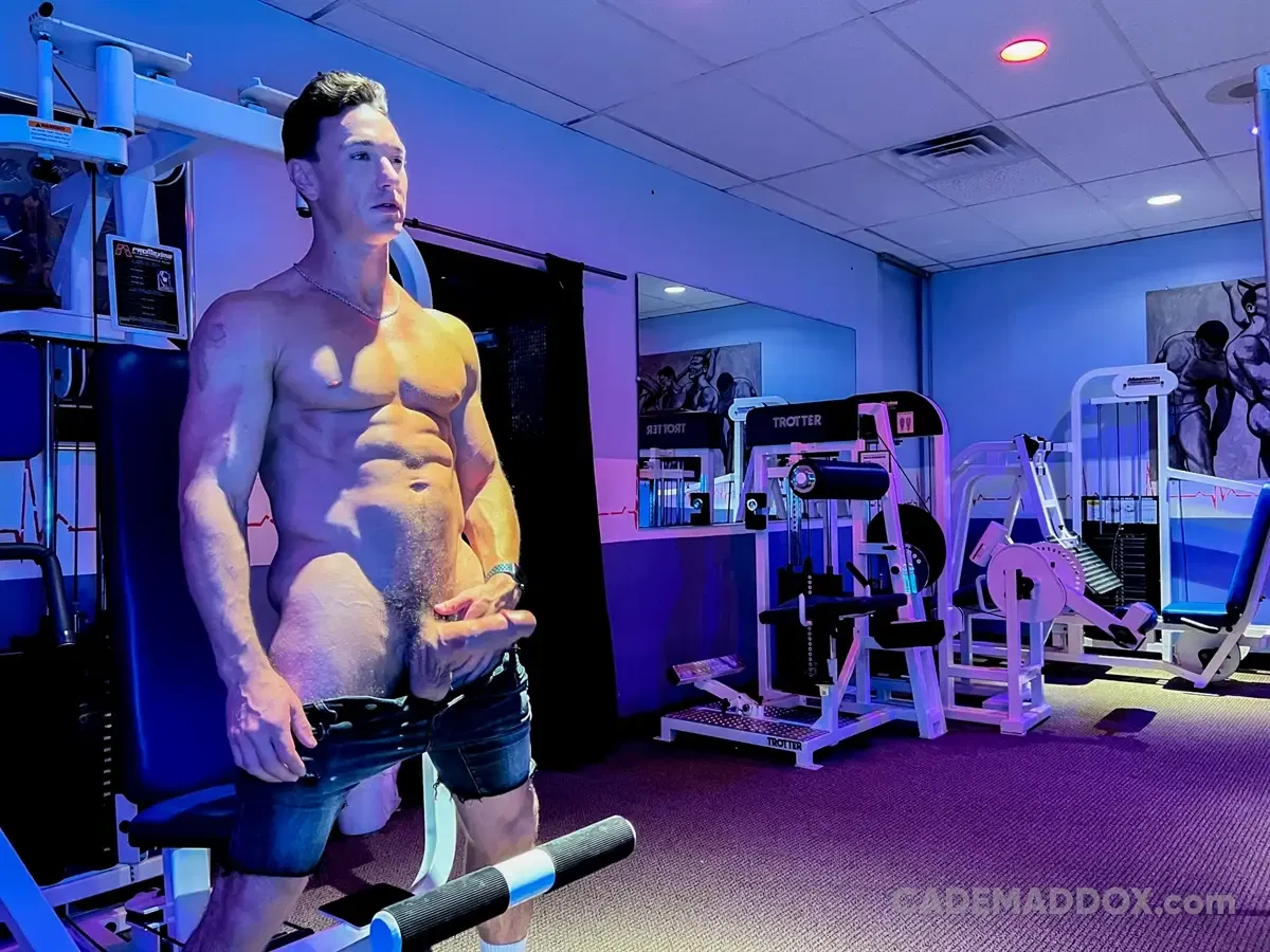 Cade Maddox Jerks Off In Bath House Business 2