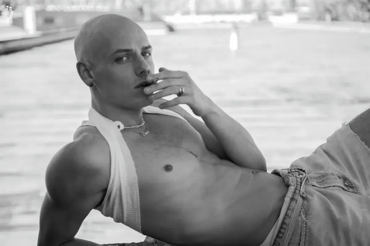 Sexy Skinhead Bambi Shakes The Studio Of Frock The World 7