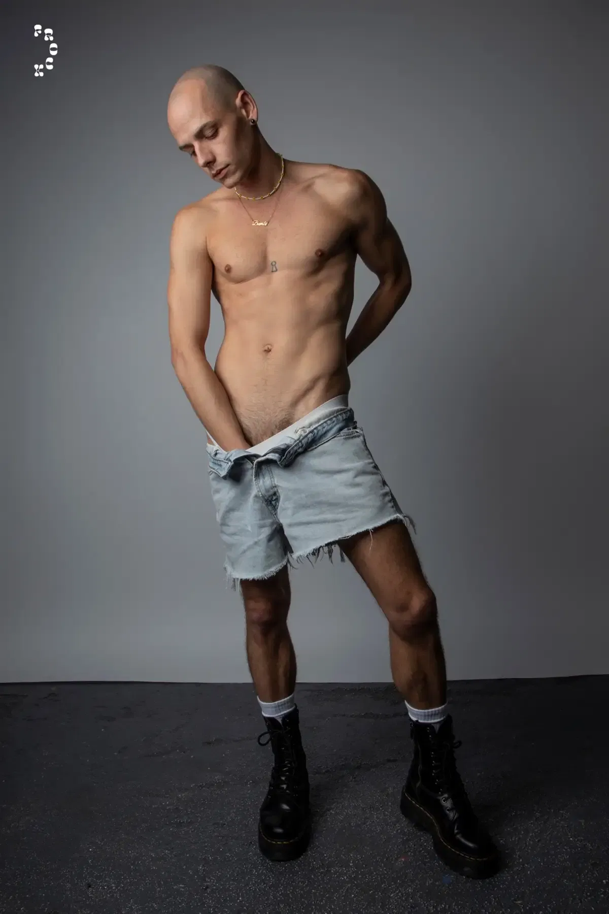 Sexy Skinhead Bambi Shakes The Studio Of Frock The World