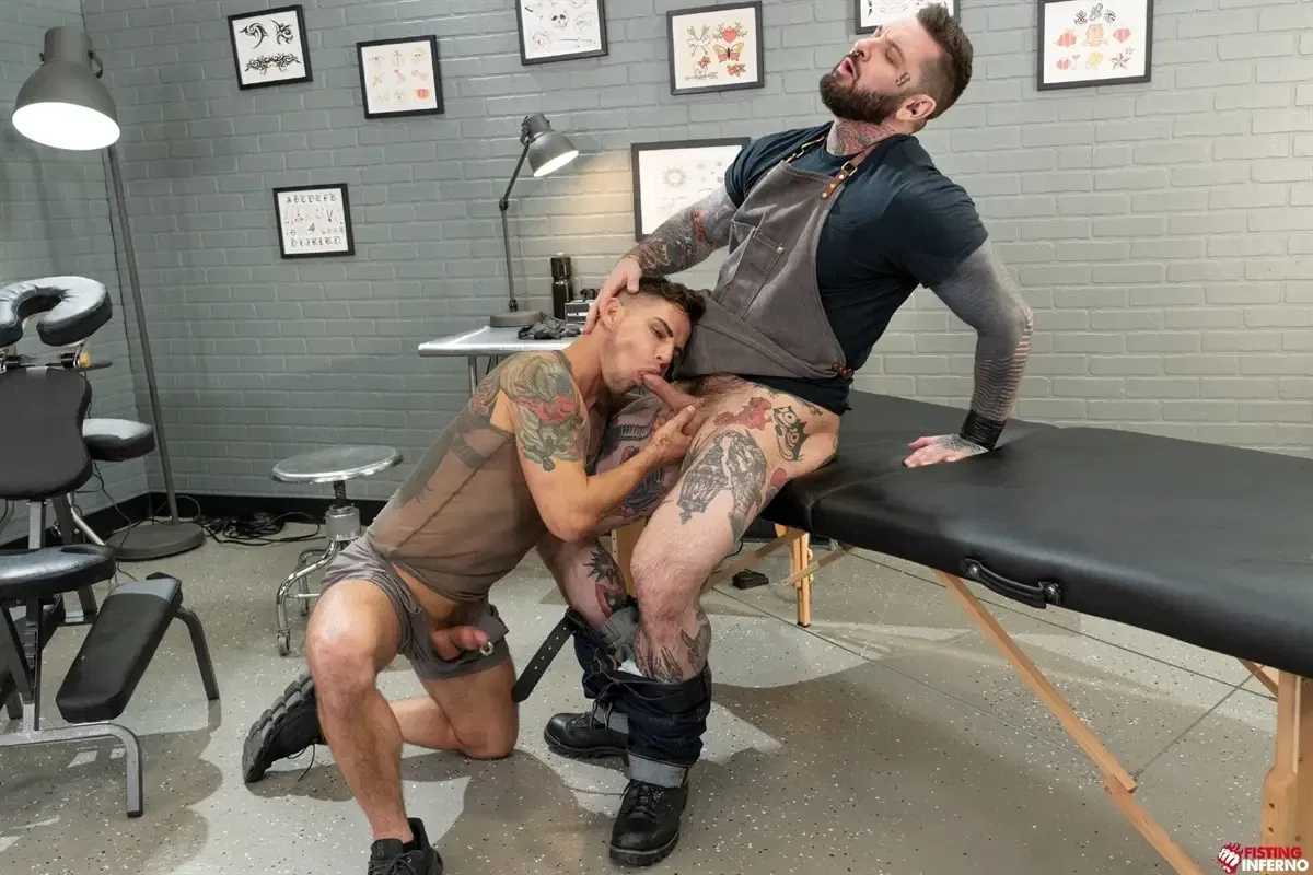 Tat My Hole: Archer Croft Fists Teddy Bryce 1