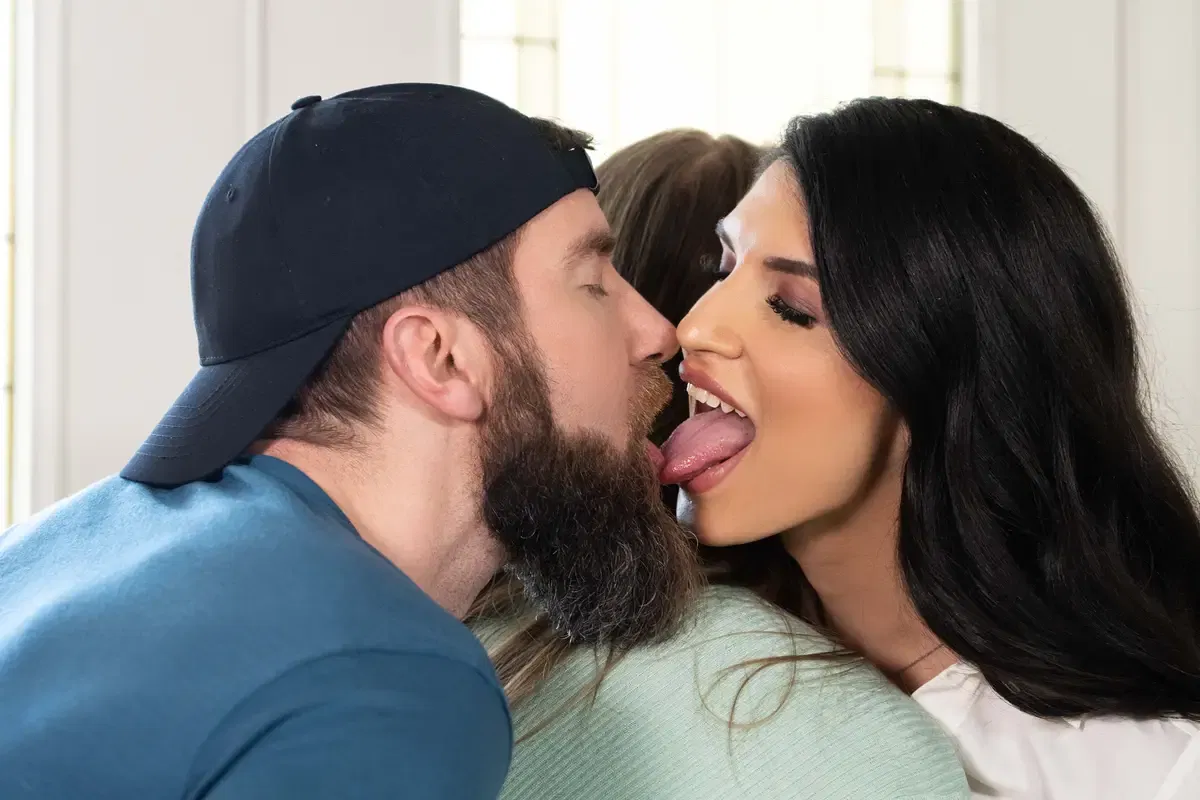 Zariah's Wet Mess: Chris Epic & Zariah Aura 2