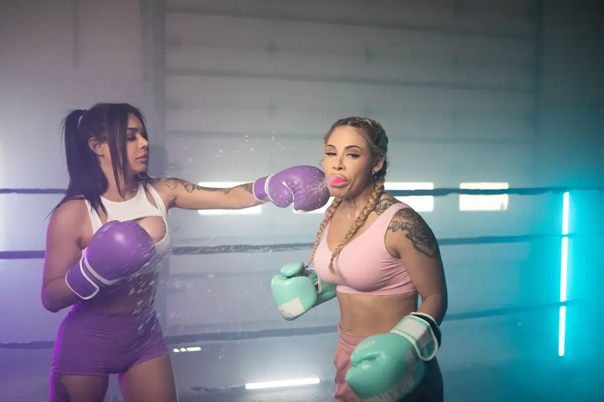 Bare-Knuckle Fucking: Eva Maxim & Laura Fox 3