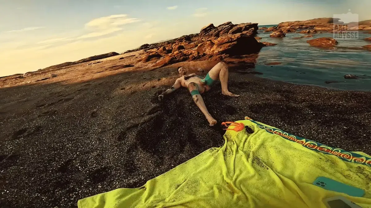 Axel Abysse: Fisting On The Beach 10