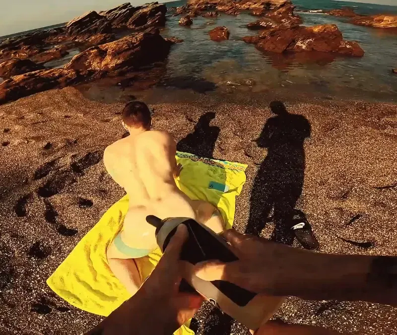 Axel Abysse: Fisting On The Beach 4