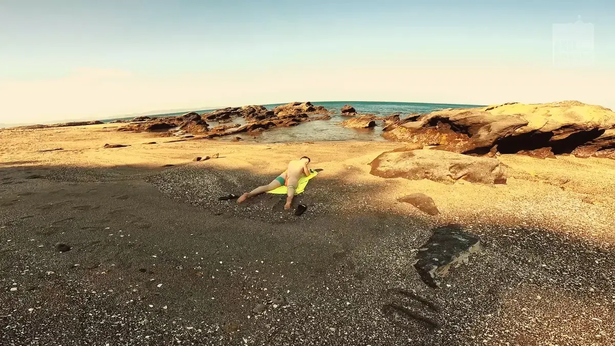 Axel Abysse: Fisting On The Beach
