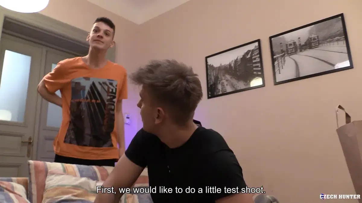 Czech Hunter 707: A Threesome With The Courier 1