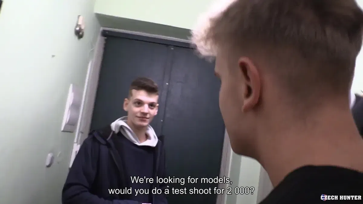 Czech Hunter 707: A Threesome With The Courier