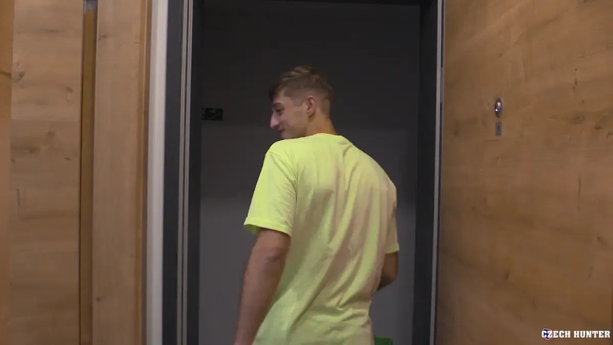 Czech Hunter 709: Threesome With The Pizza Guy 14