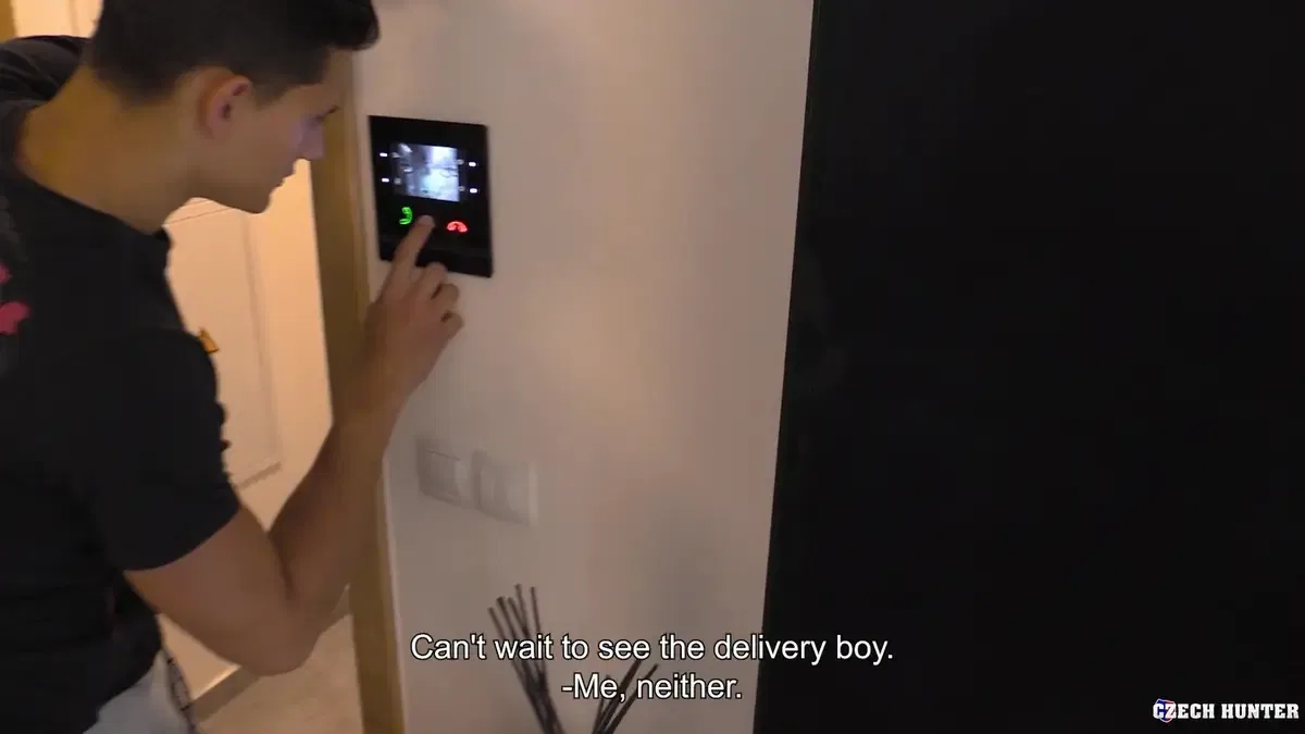 Czech Hunter 709: Threesome With The Pizza Guy 1
