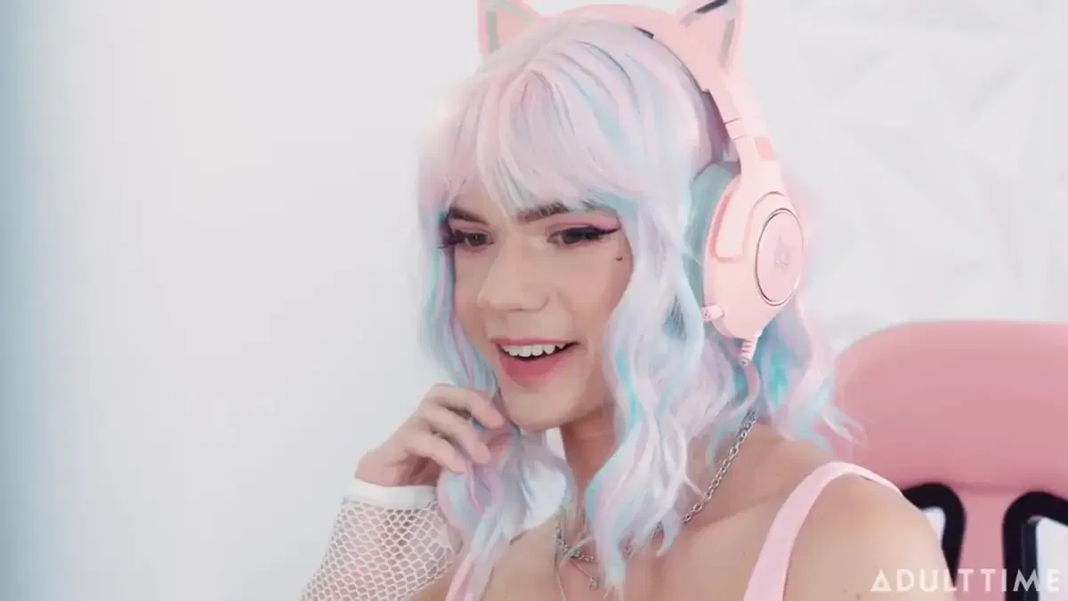 Femboy Sam Ledger Swaps Controller For Leo Louis' Cock 4