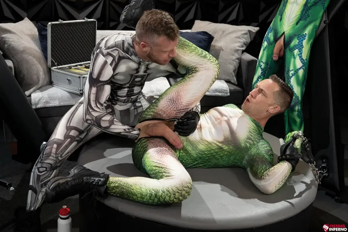 Super Holes: Brian Bonds, Ethan Sinns & Dylan Hawks 12