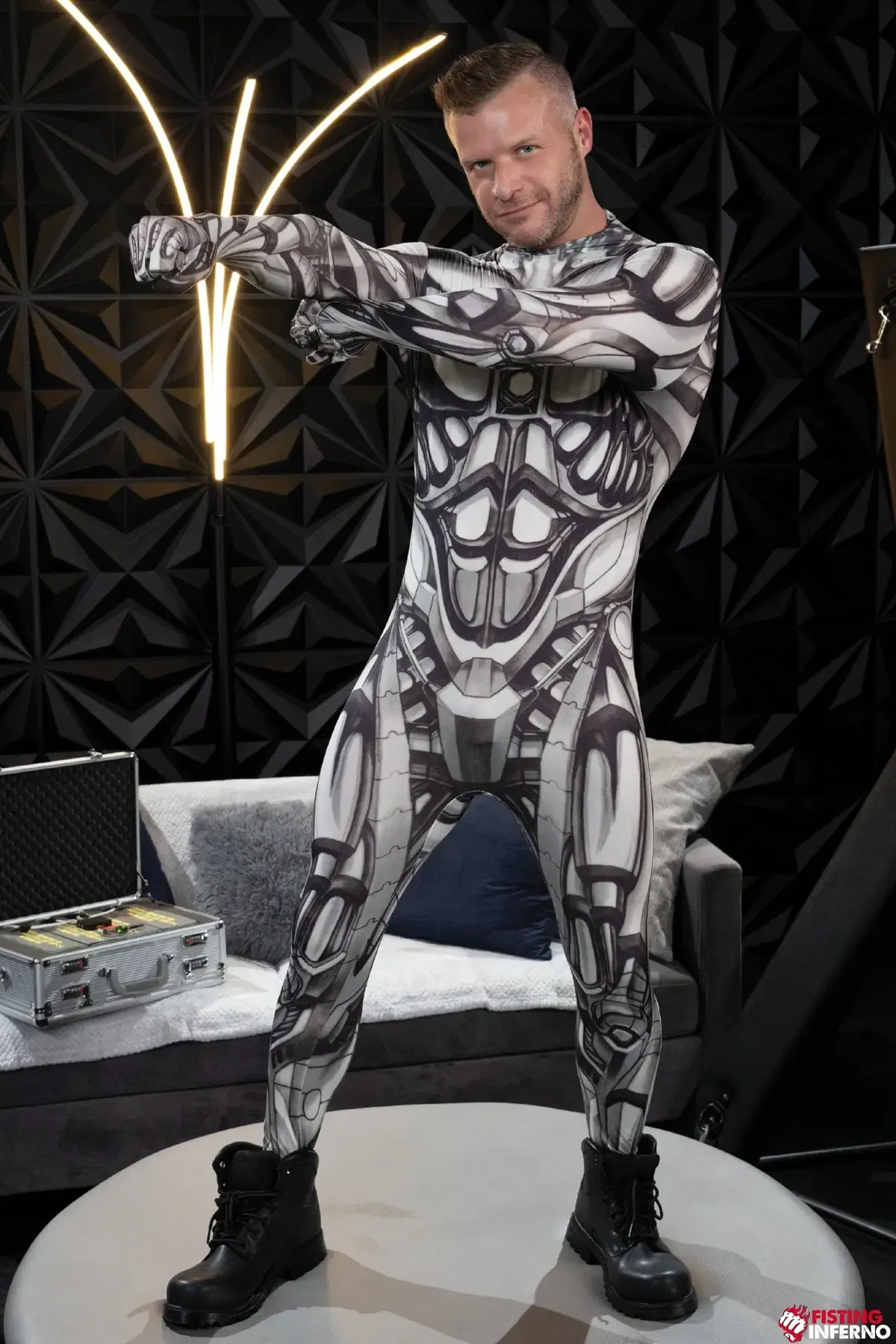 Super Holes: Brian Bonds, Ethan Sinns & Dylan Hawks