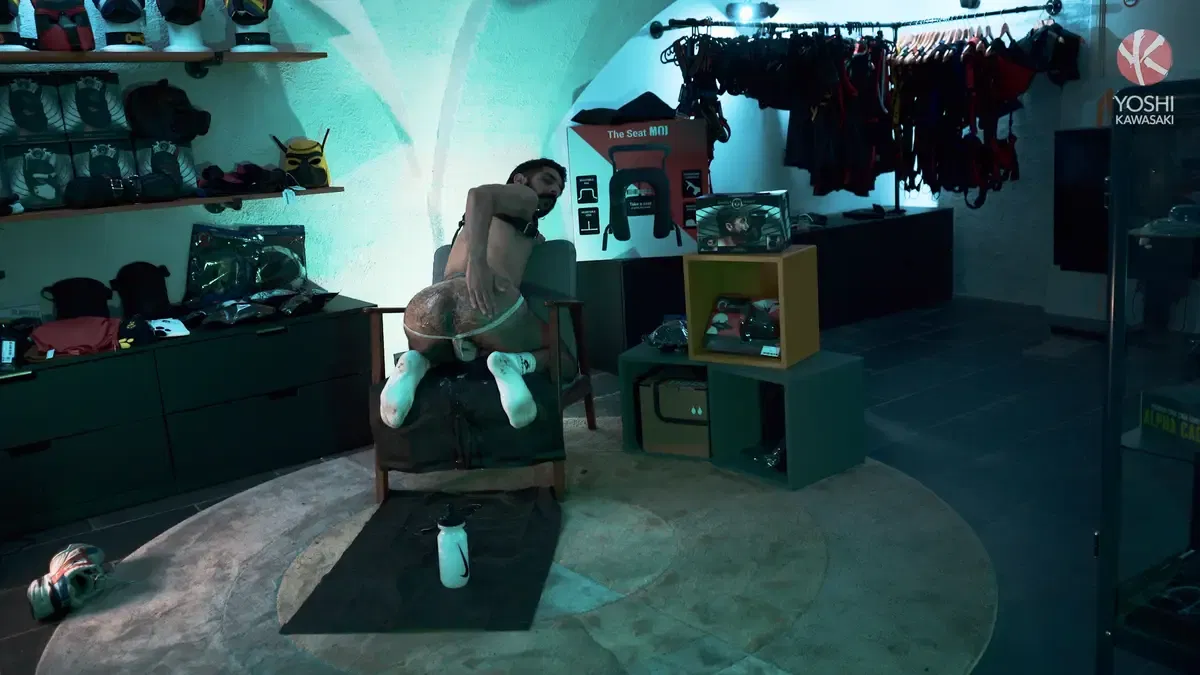 Yoshi Fists French Gay Fisting Star Leon Chevalier 10