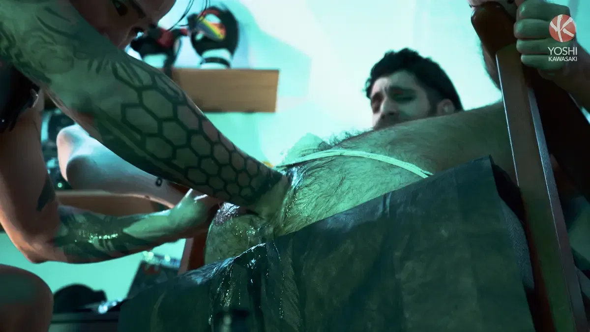 Yoshi Fists French Gay Fisting Star Leon Chevalier 5