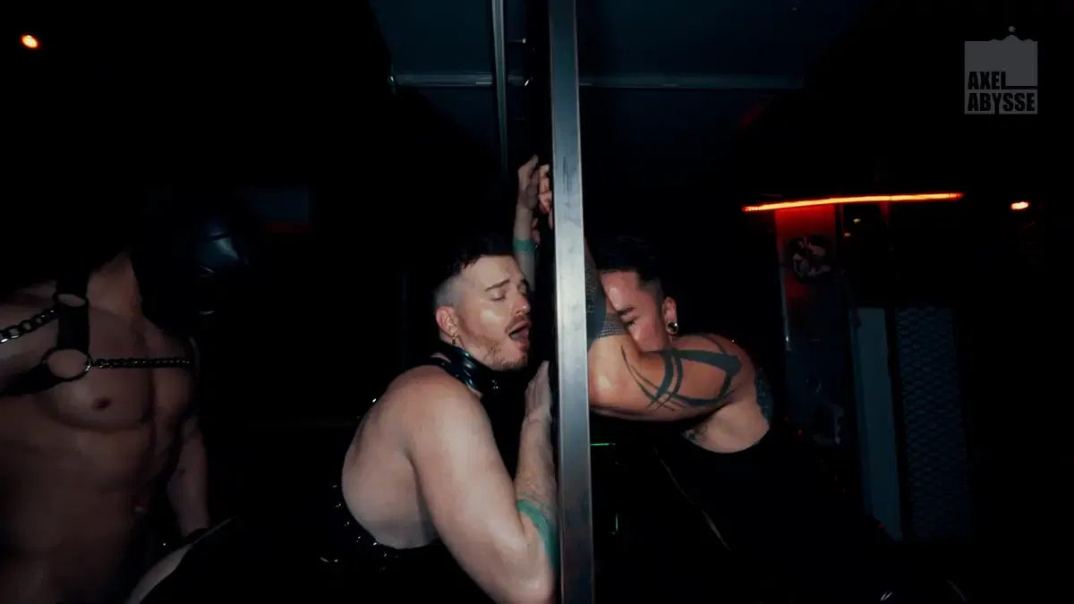 Axel Abysse & Yoshi Kawasaki Reach Fisting & Pissing Climax 7