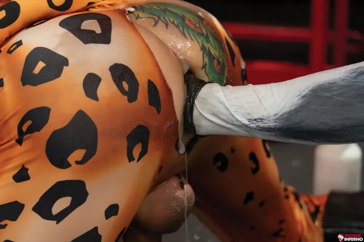 Zac Snow Penetrates Archer Croft's Super Hole With a Fist 10