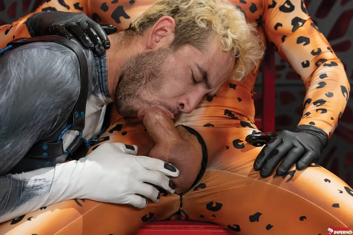 Zac Snow Penetrates Archer Croft's Super Hole With a Fist 6