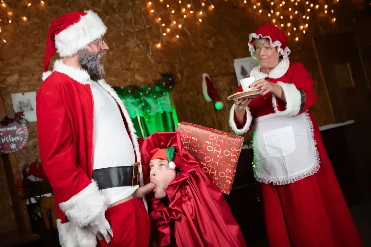 Santa's Raunchy Workshop: Benjamin Blue & Daddy Cakes 6