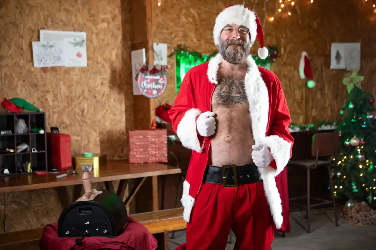 Santa's Raunchy Workshop: Benjamin Blue & Daddy Cakes