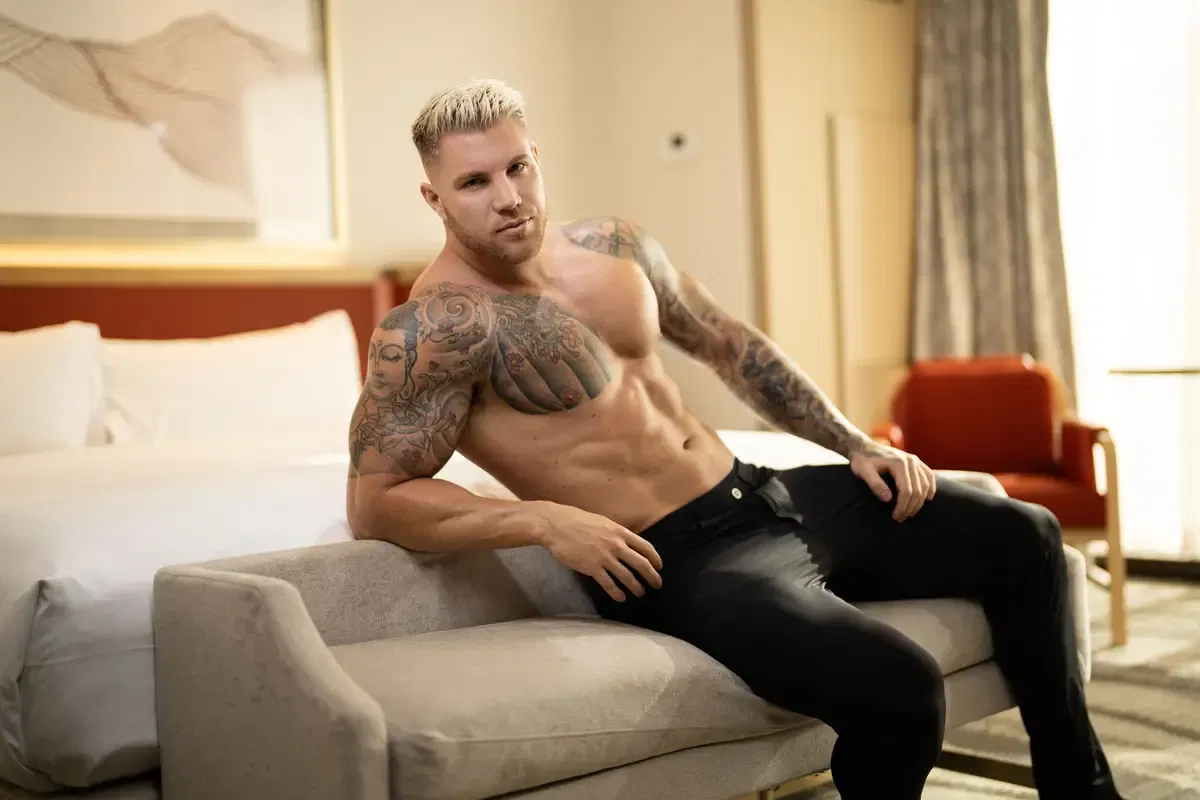 Filou Fitt Goes Raw With Ashton Summers 1