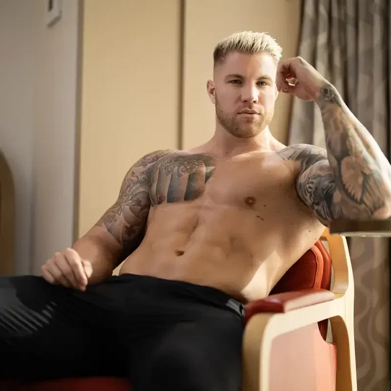 Filou Fitt Goes Raw With Ashton Summers
