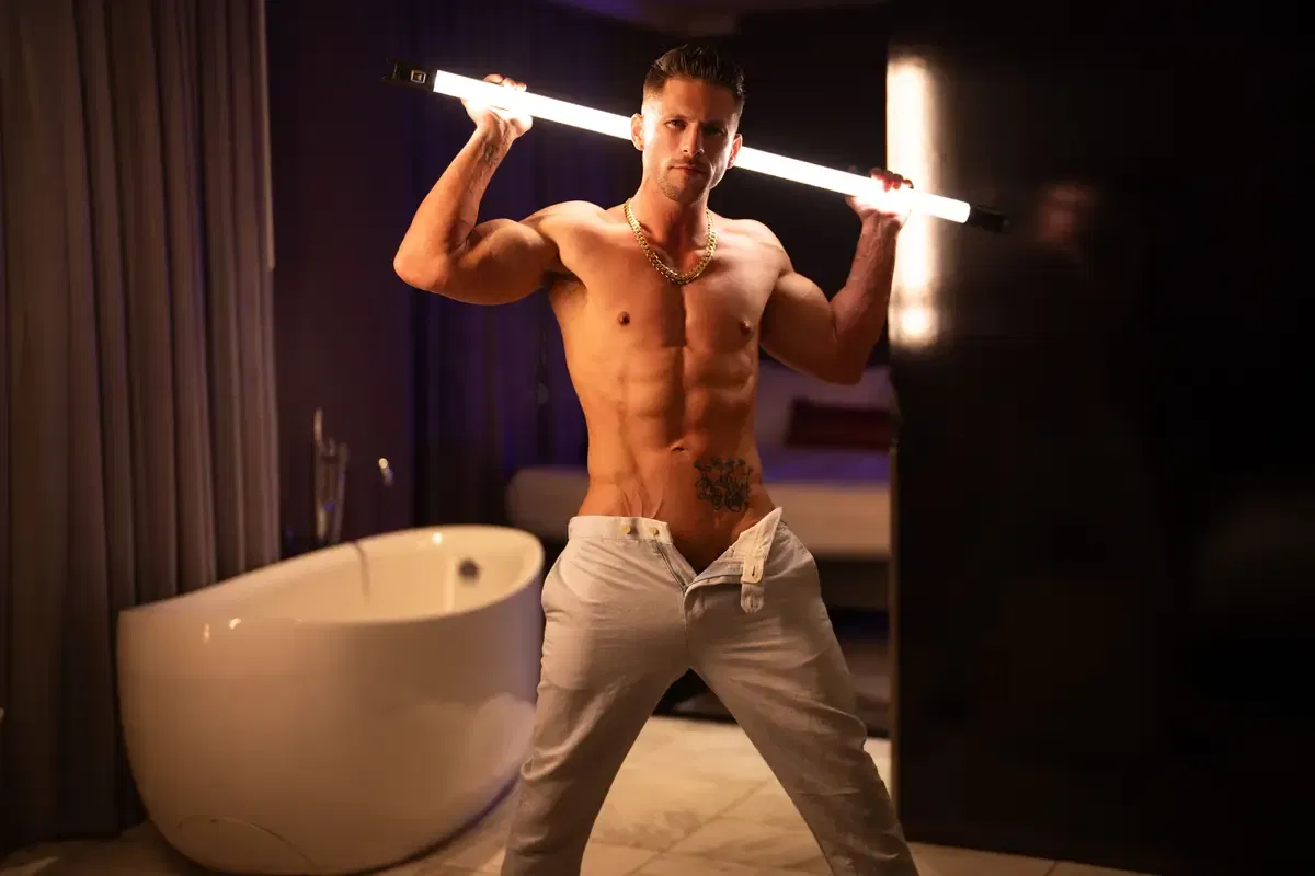 Hotel Hookup: Alpha Wolfe & Roman Todd 4