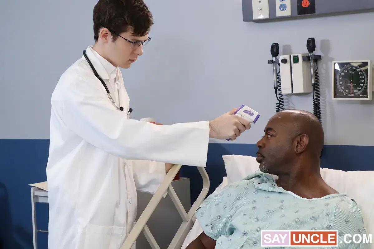 Twink Doc Dakota Lovell Takes Care of Aaron Trainer