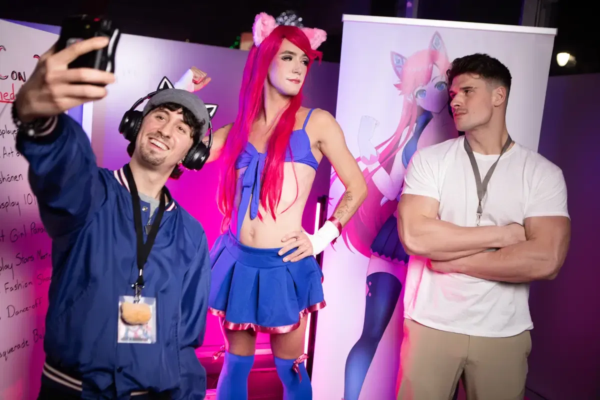 Anime Boy Loves Cum: Axelle Rose & Malik Delgaty