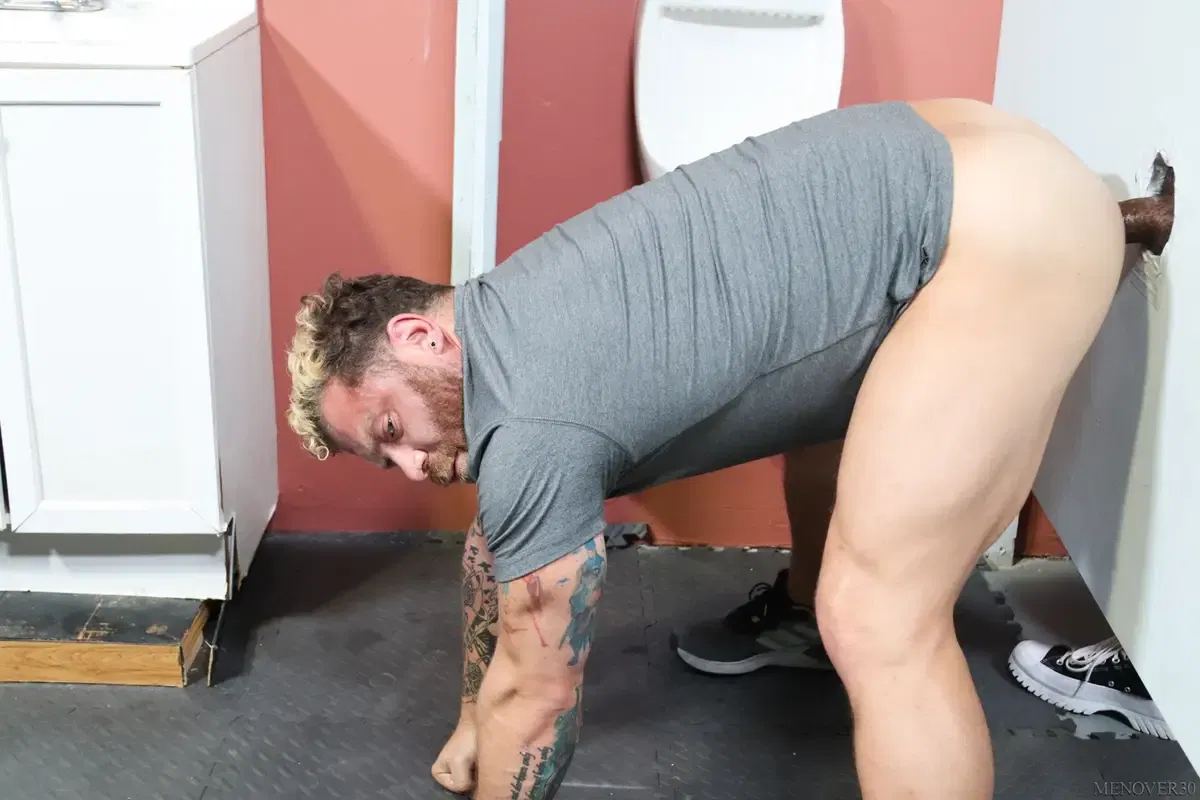 The Big One Is In The Glory Hole: Riley Mitchel & King Cuba 5