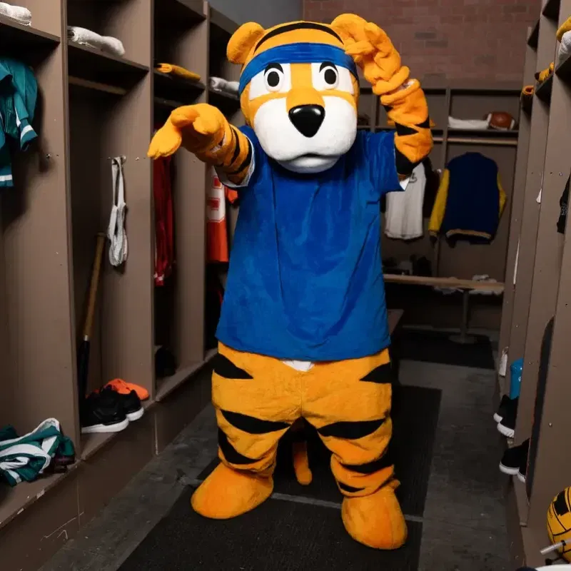 Fucked By The Mascot: Jake Preston & Shamu Azizam 3