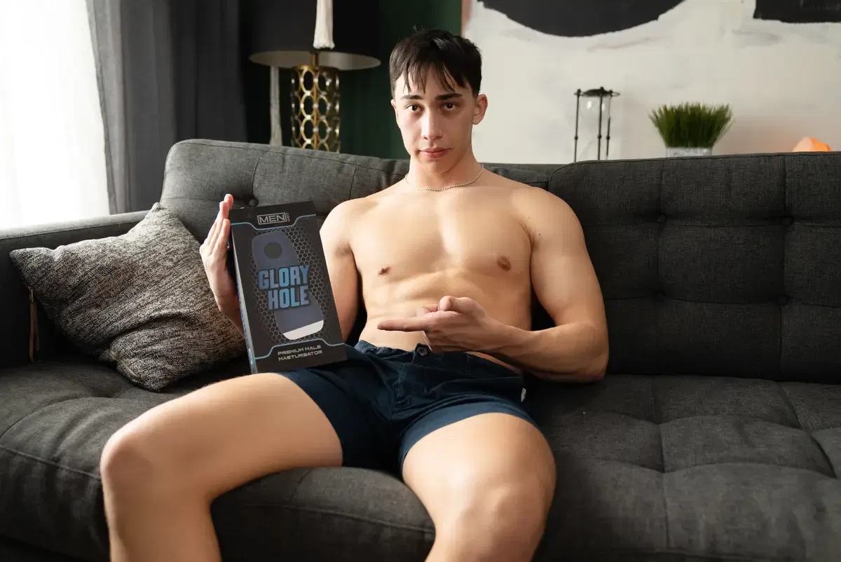 Unboxing MEN: Glory Hole - Michael Vente & Cameron Neuton 1
