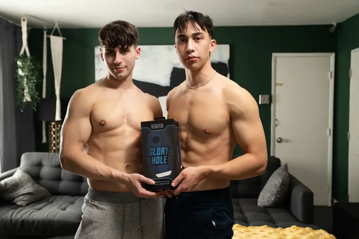 Unboxing MEN: Glory Hole - Michael Vente & Cameron Neuton 4
