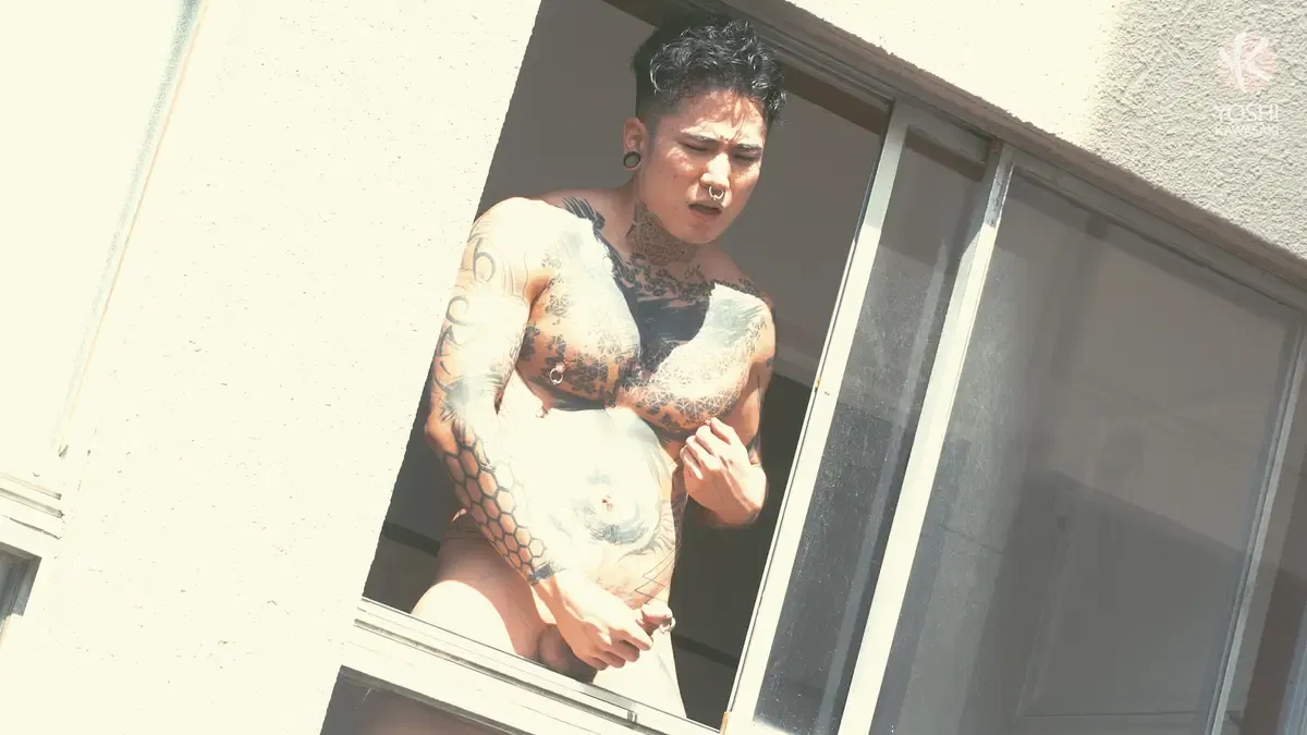 Yoshi Kawasaki Puts On a Show For Passers-by Under His Window 9