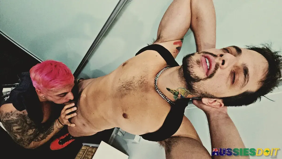 Aussies Aksen & Kandy Get To Know Each Other 4